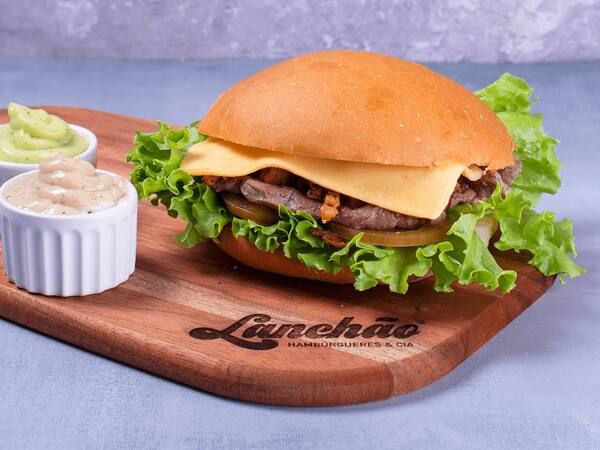 85 - filé de alcatra, queijo, bacon e salada
