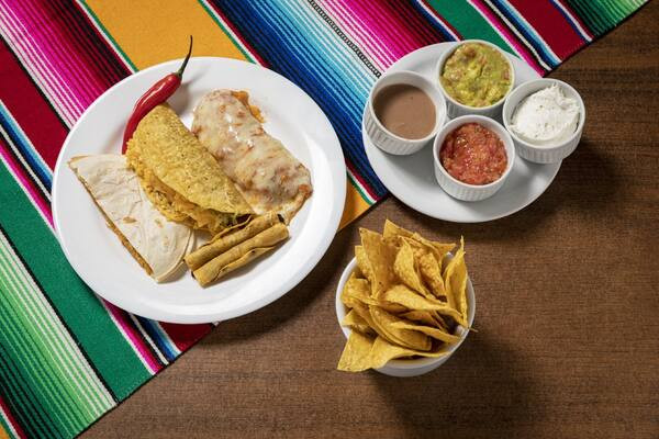 Combinado Yucatan - Taco, Nachos, Molhos, Burrito, Quesadilla e Taquitos