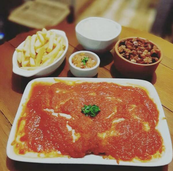 Bife à parmegiana 