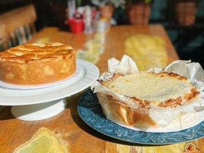 Torta de Frango Cream cheese (1kg) + Bolo Doce de leite com cocada (1.1 kg)