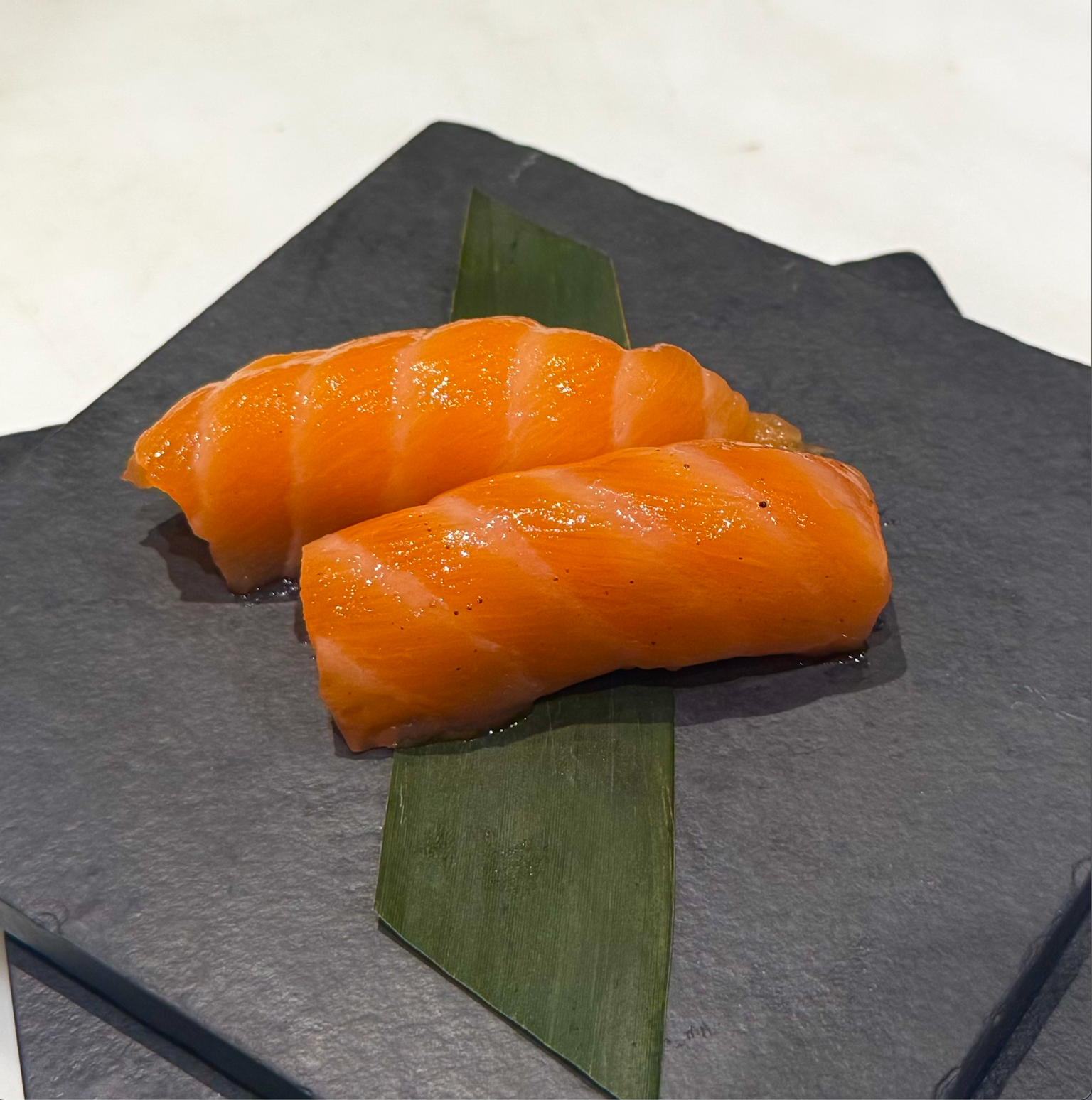 NIGIRI DE SALMAO
