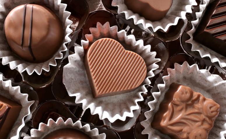Casquinha de chocolate maracujá  formato de coração 