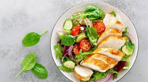 ( P ) Salada com Bife Frango Grelhado Acebolado 