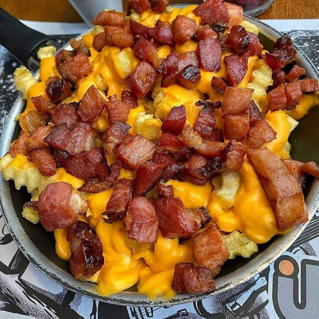 Batata Frita com Cheddar e Bacon