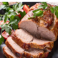 PERNIL SUÍNO ASSADO COM FEIJÃO TROPEIRO 