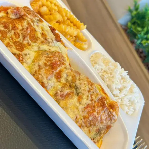 PARMEGIANA DE FRANGO