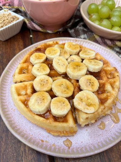Waffle de Banana com Mel 🍌🍯✨