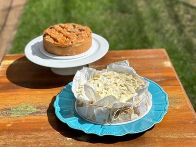 Torta Frango Cream Cheese 1kg + Bolo Gelado de Brigadeiro de Leite Ninho 1.1 kg