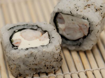 uramaki de camarão