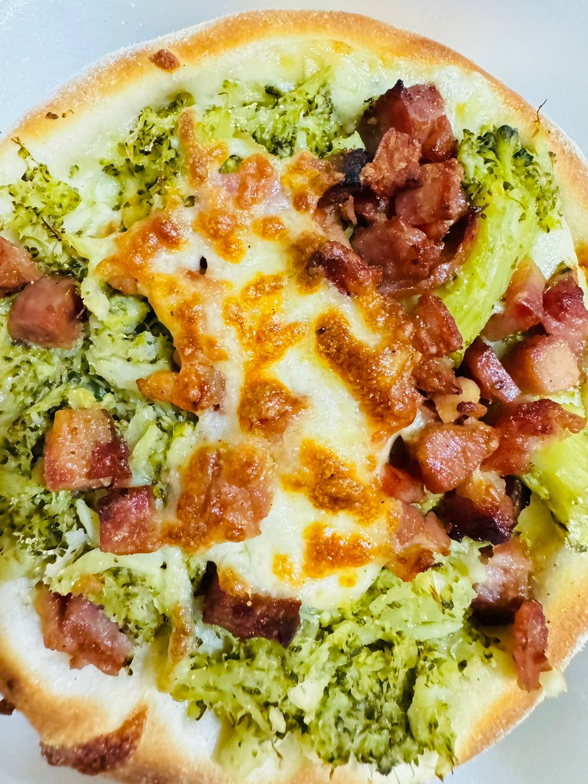 ESFIHA BRÓCOLIS C/ QUEIJO E BACON 