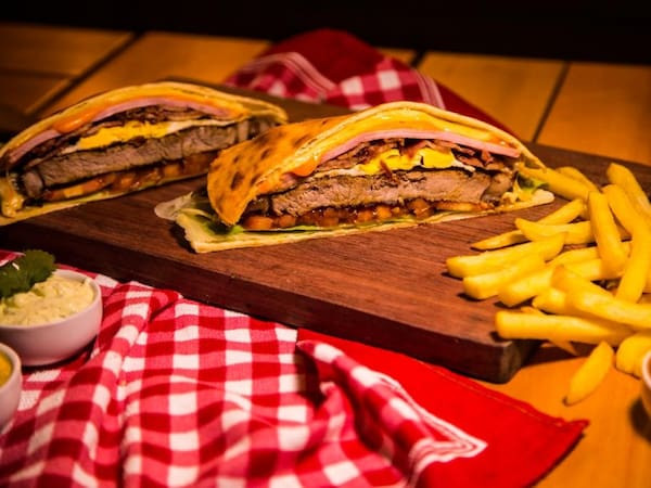 Beirute contra filé (acompanha fritas)