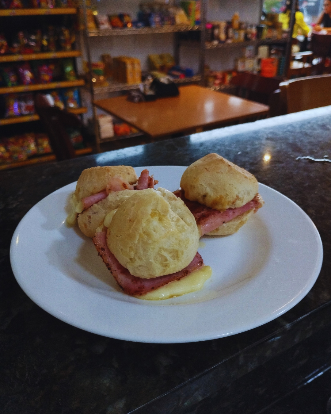 COMBO PÃO DE QUEIJO PEQUENO PRESUNTO E MOZARELA