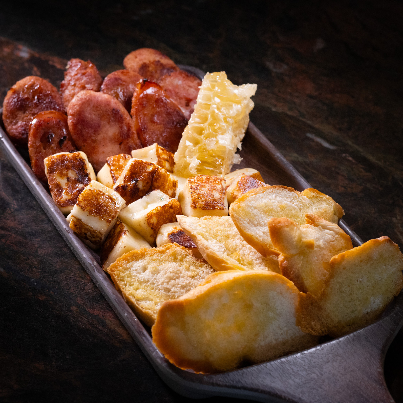 LINGUIÇA SUINA, QUEIJO COALHO E MEL