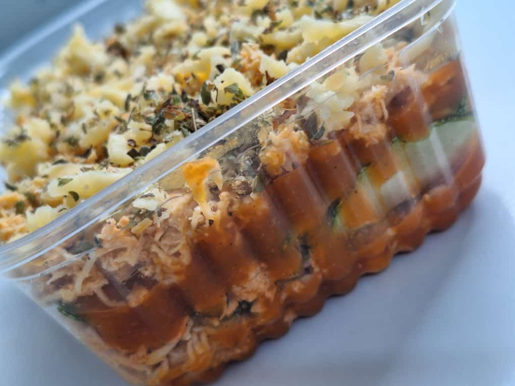 LASANHA DE ABOBRINHA C/ FRANGO DESFIADO E QUEIJO 400g 