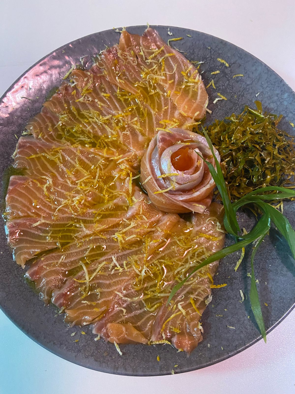 CARPACIO DE SALMAO TRUFADO