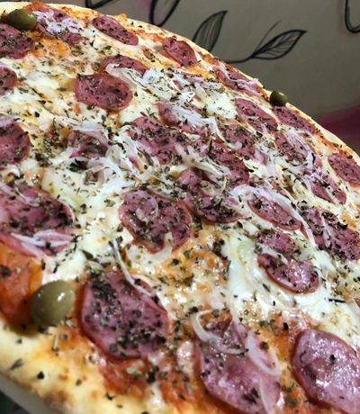 pizza média calabresa
