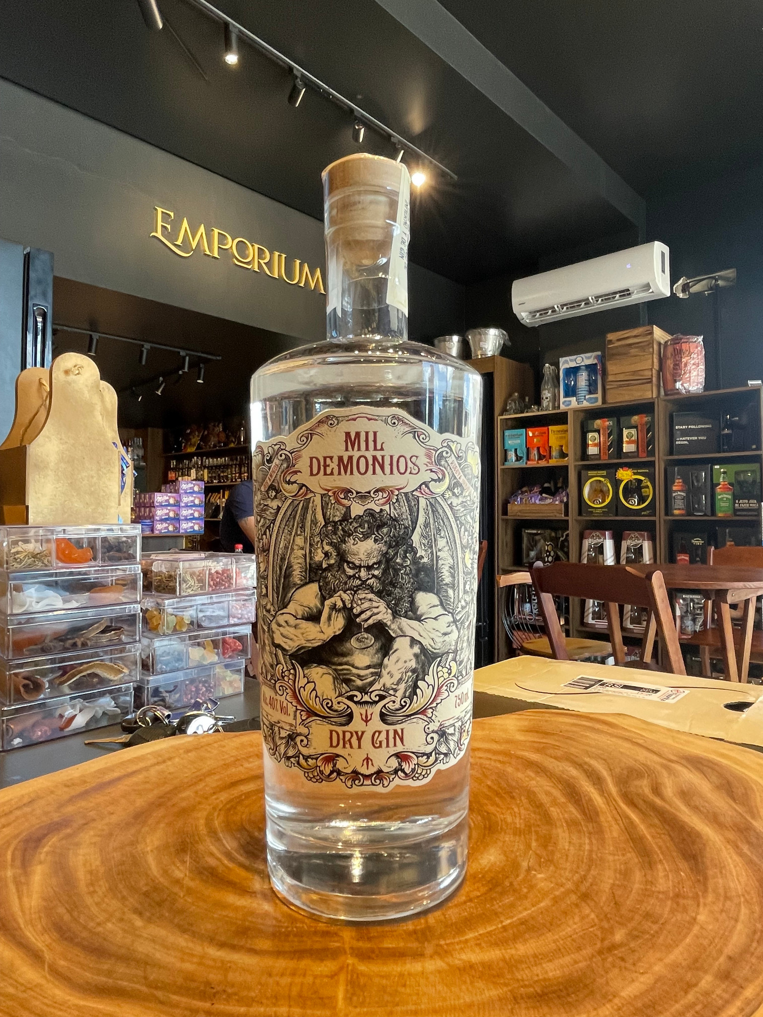 Mill Demônios Dry Gin