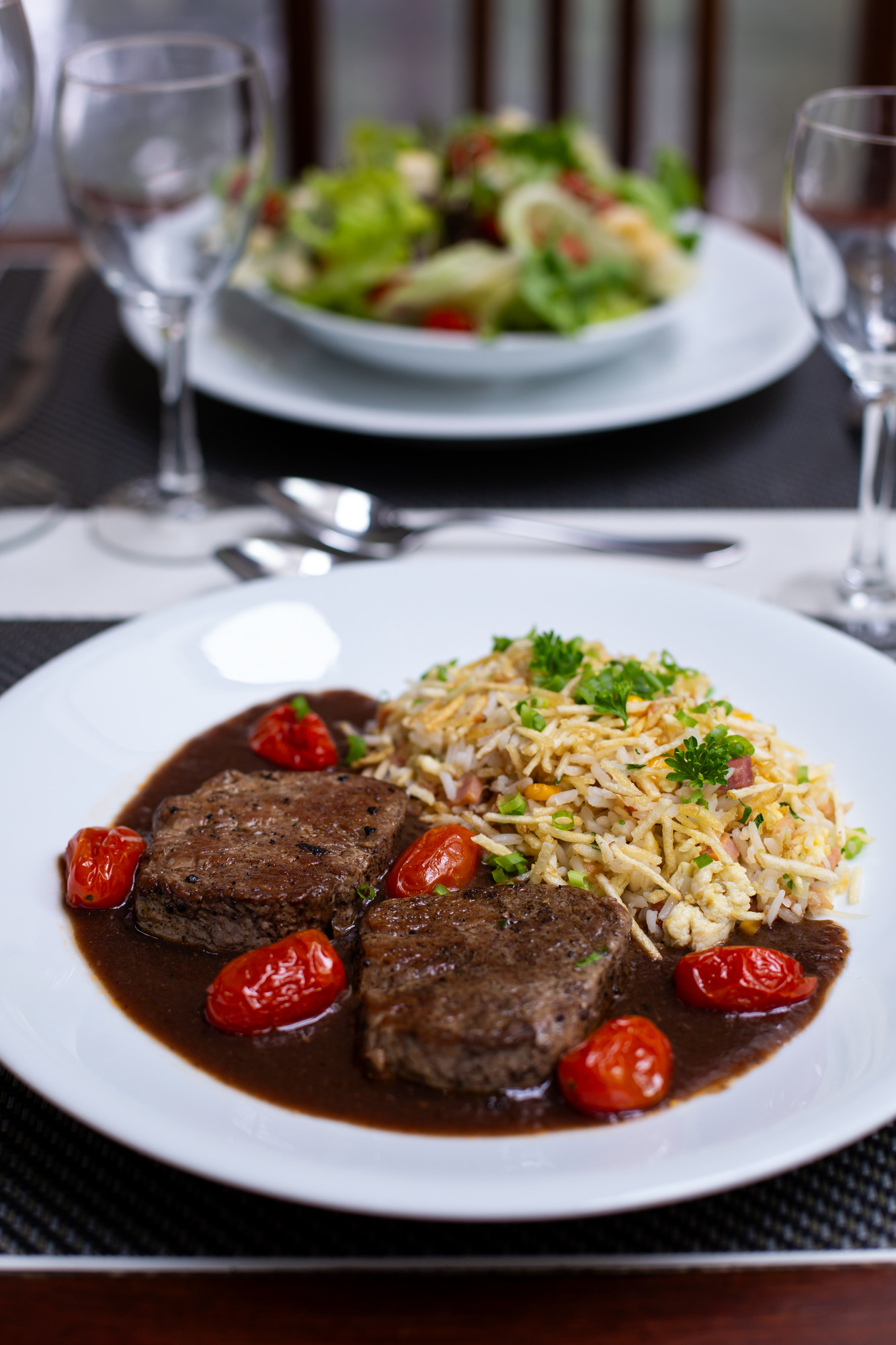 Steak de Mignon ao Molho de Jabuticaba