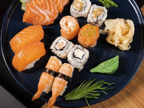 Combinado de Salmão e Camarão 12 peças