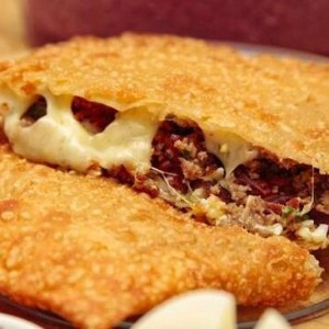 PASTEL CARNE COM QUEIJO