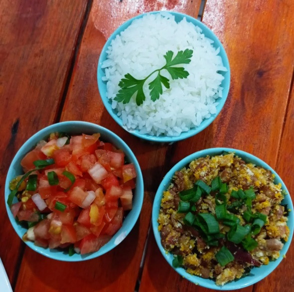 KIT 2 ARROZ, FEIJAO TROPEIRO OU CALDO E VINAGRETE.