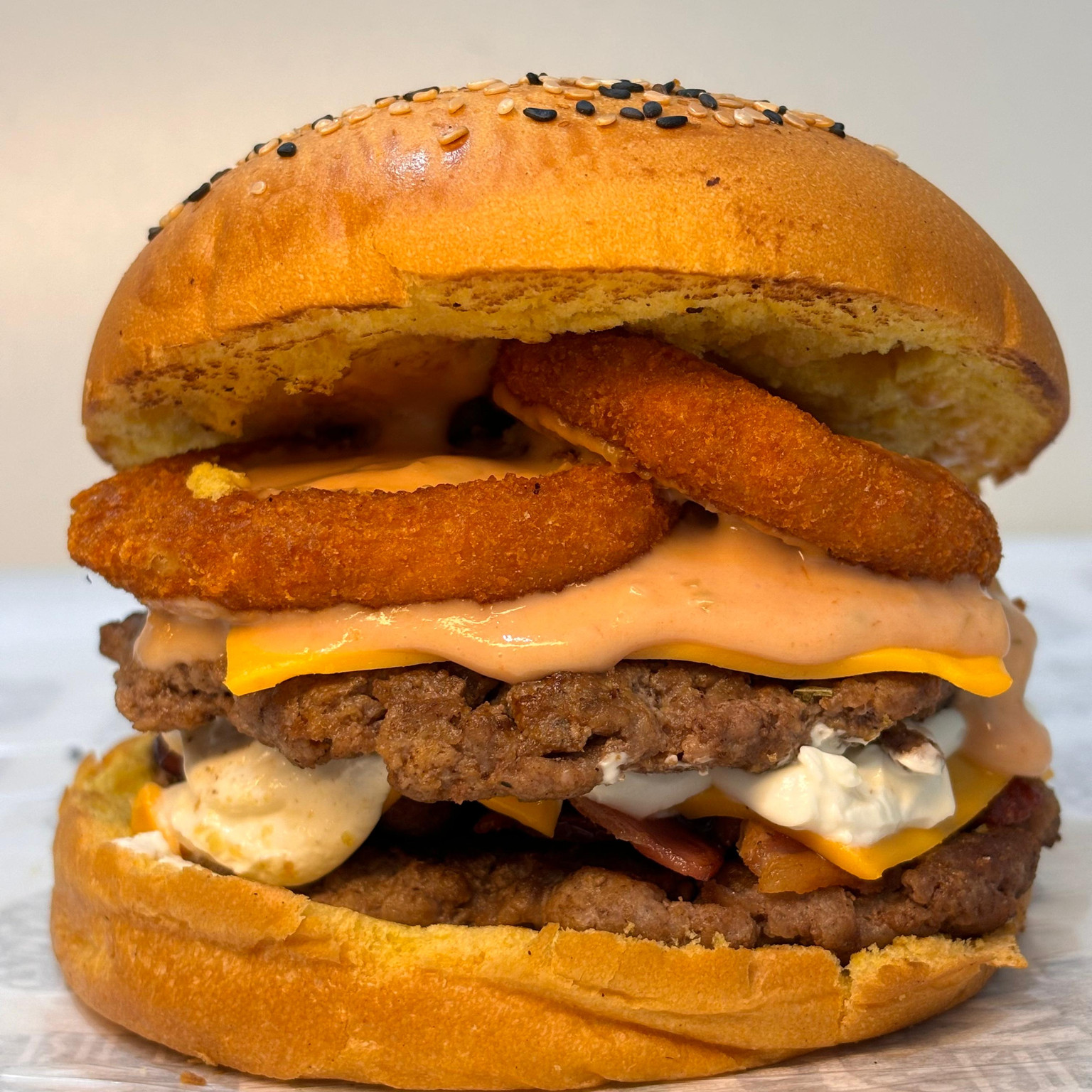 MEGA BURGER ARTESANAL