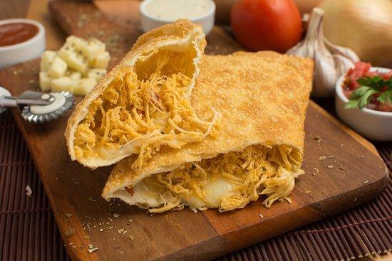 
PASTEL DE FRANGO COM CATUPIRY DELIVERY VIP