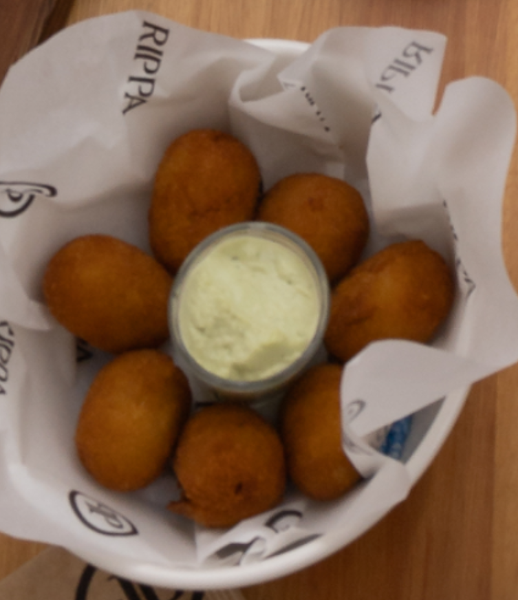 BOLINHO DE AIPIM COM TILAPIA