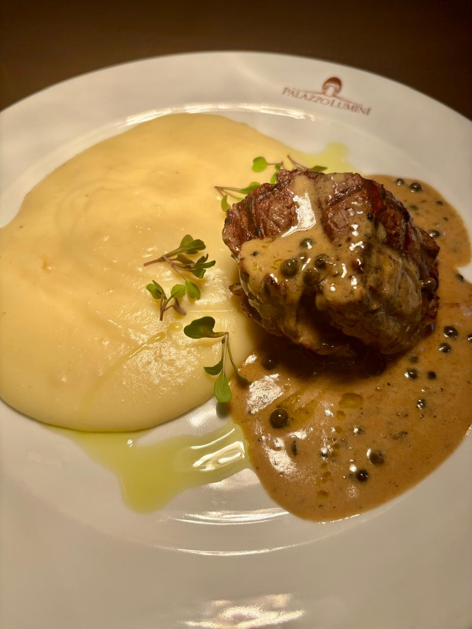 Mignon ao molho de pimentas 