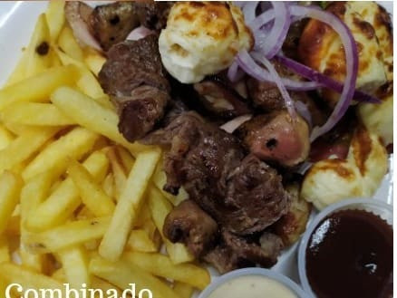 2.4 ESPETINHOS + 2 PÃO DE ALHO