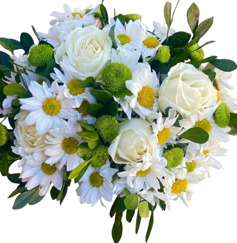 Buquê rosas brancas com flor do campo
