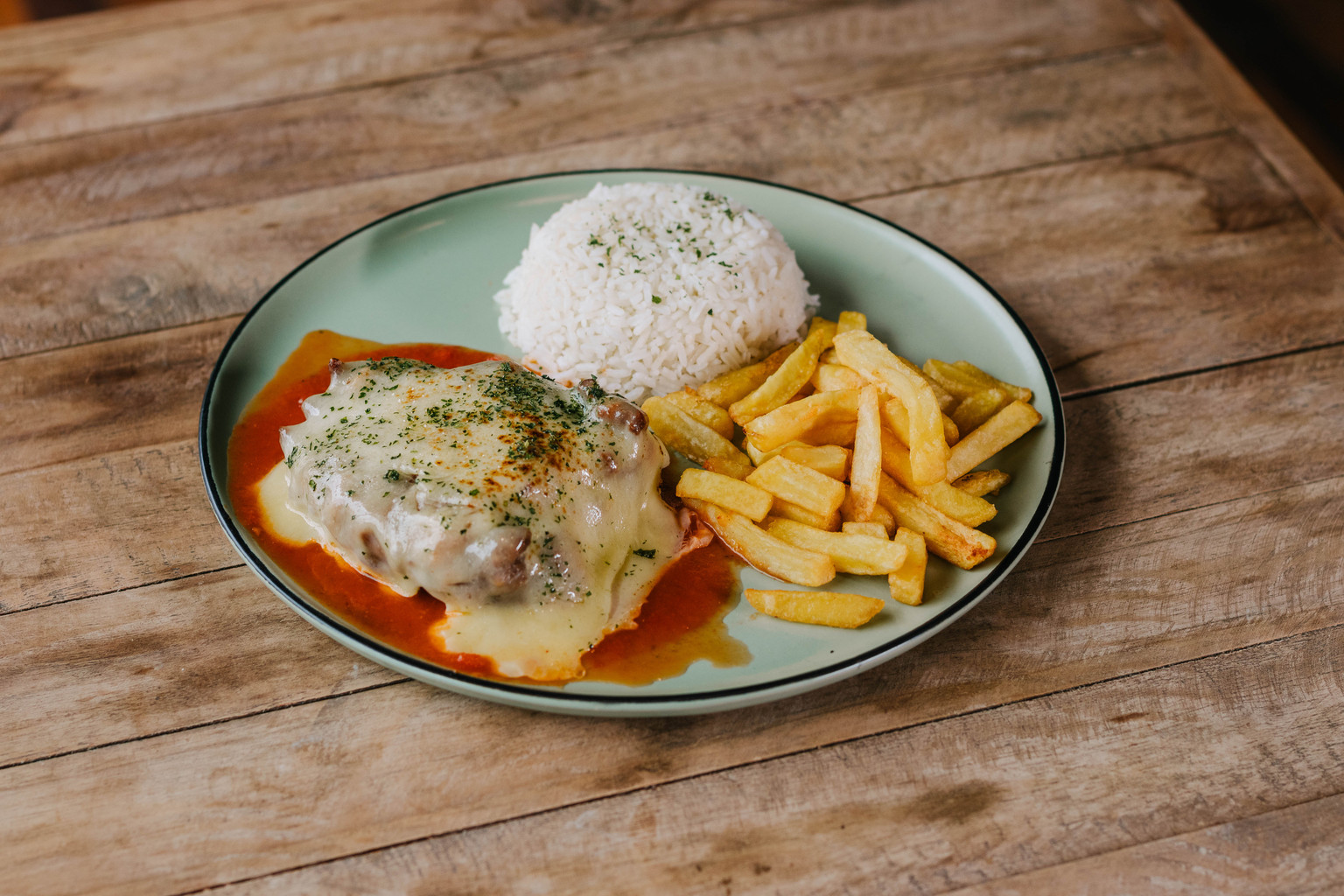 FILÉ MIGNON À PARMEGIANA 