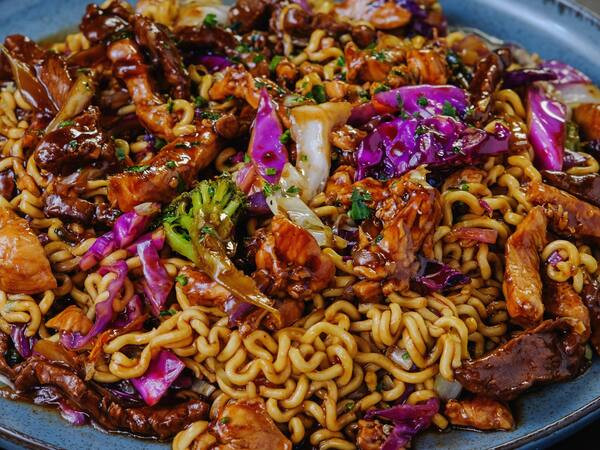 Para Compartilhar - Yakissoba 1kg + 2 Rolinhos + 1l Refri