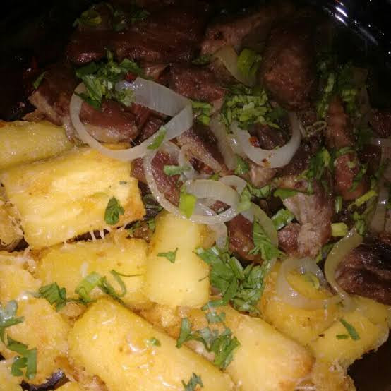 CARNE DE SOL C/MANDIOCA NA MANTEIGA