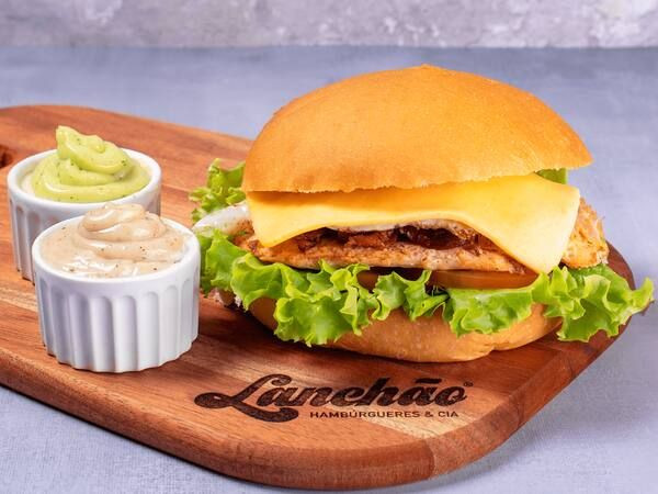24 - frango, queijo, bacon, ovo e salada