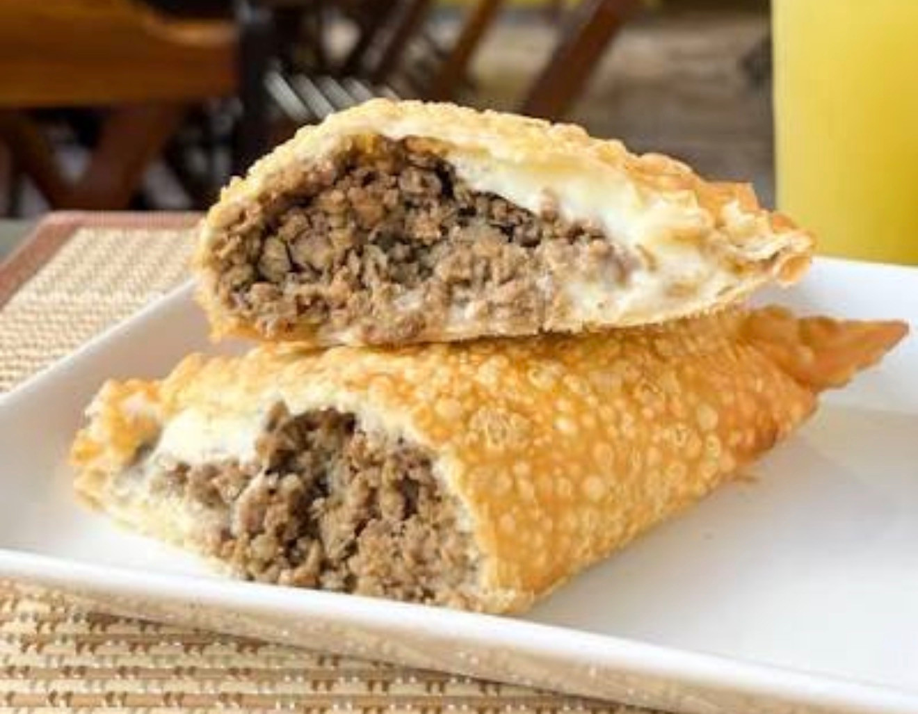 PASTEL CARNE COM CATUPIRY