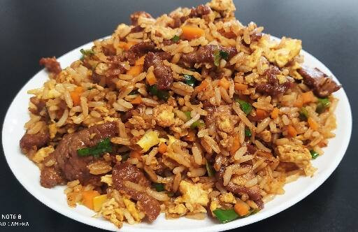 Yakimeshi de carne
