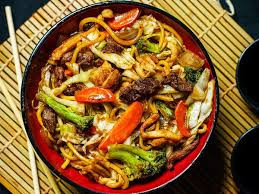 YAKSOBA G - Serve até 4 pessoas  