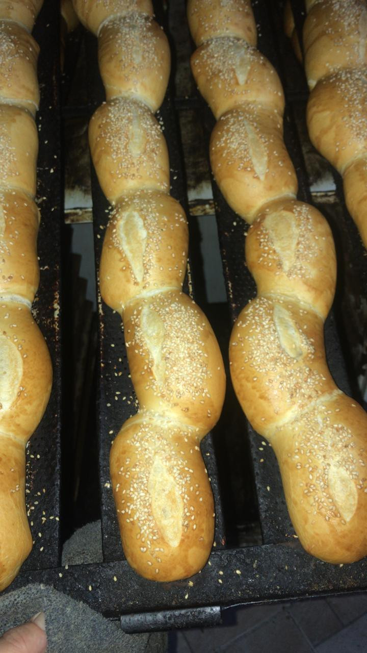 MINI PÃO FRANCES COM GERGELIM