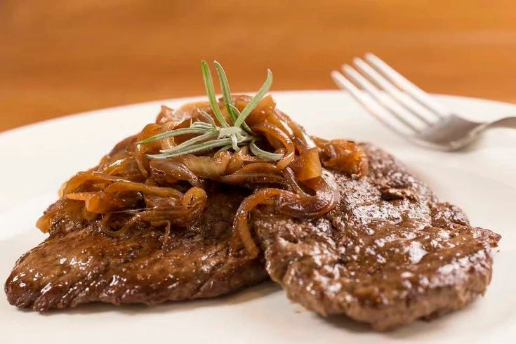 ( G ) BIFE DE BOI ACEBOLADO - CONTRA-FILÉ