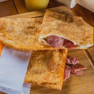 PASTEL CALABRESA COM CATUPIRY