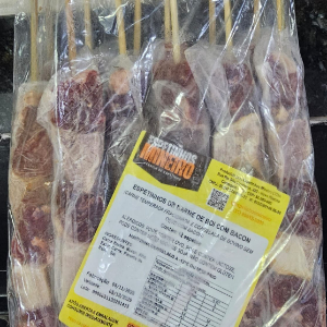 PACOTE DE ESPETINHO BOI COM BACON 12UNID