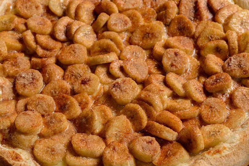 Pizza doce de leite com banana com canela