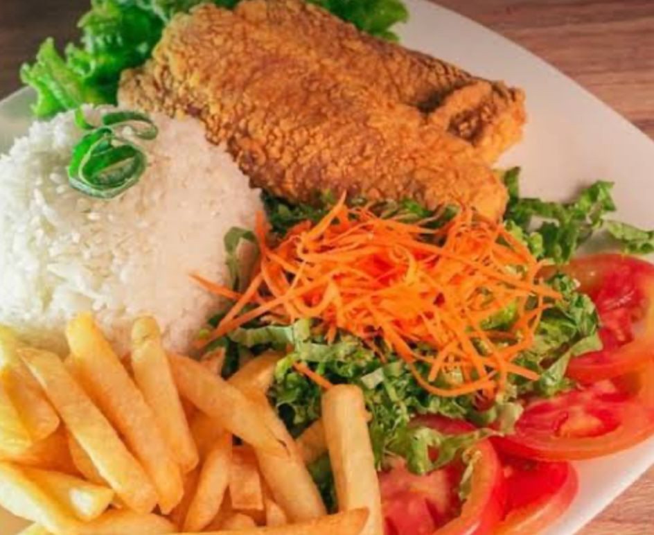 FILE DE TILAPIA ( ARROZ, PIRAO,BATATA,SALADA)