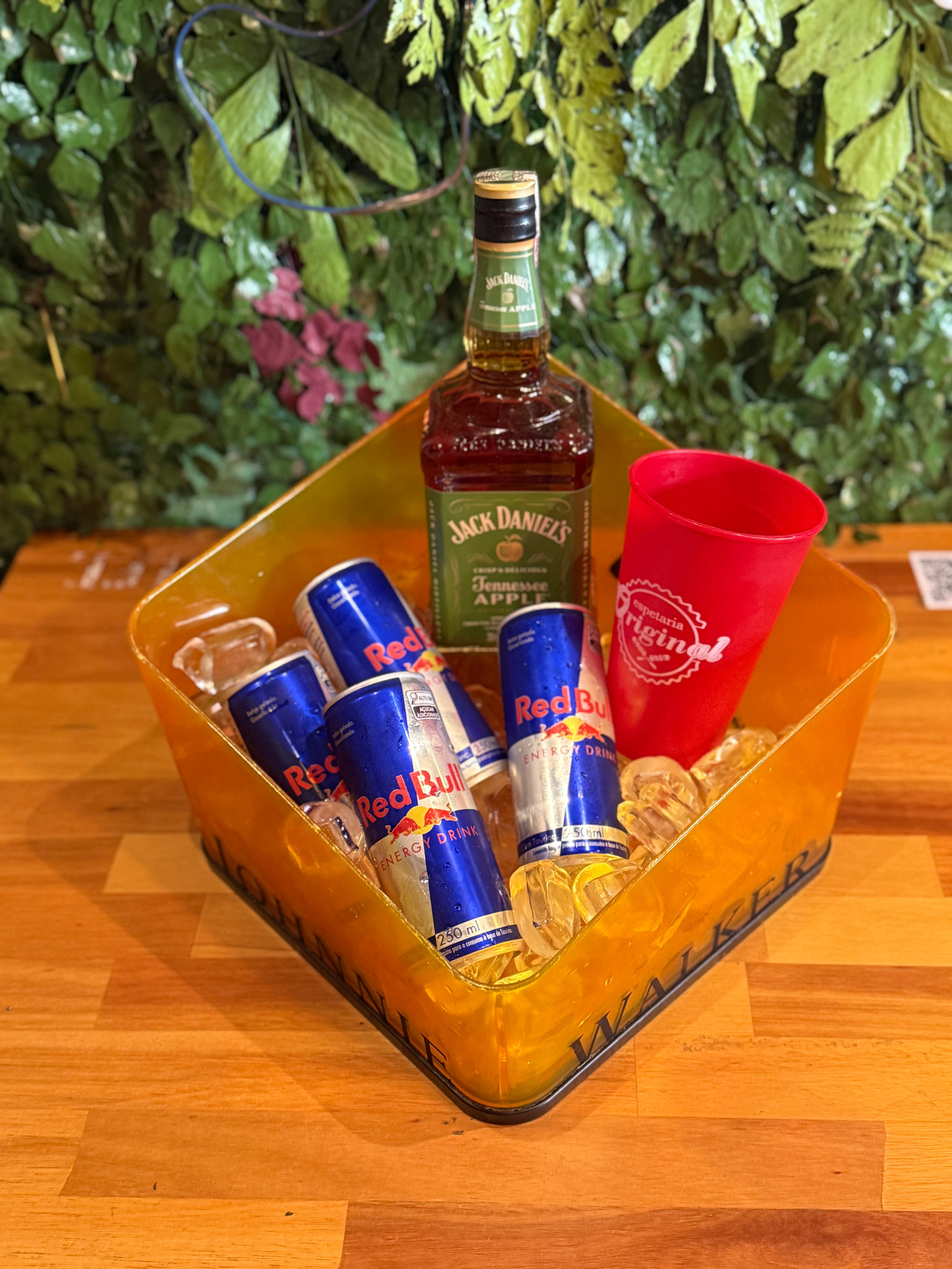 JACK DANIELS MAÇA REDBULL COMBO
