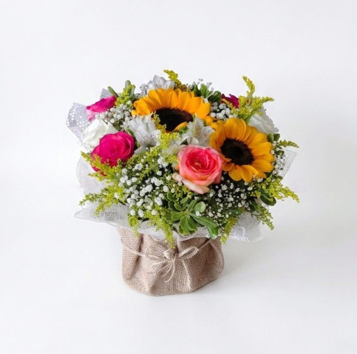 Buquê com flores e girassol