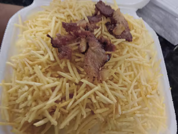 Hot dog bacon no prato