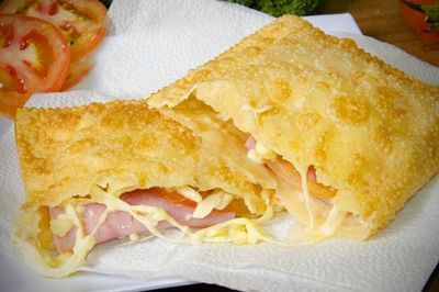 Pastel de queijo com presunto