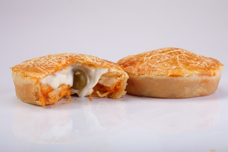TORTINHA DE FRANGO CATUPIRY