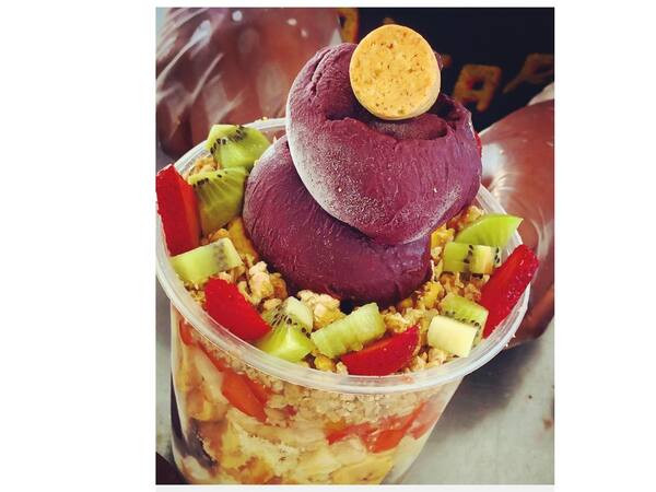 Bowl Riviera 500ml com frutas e complementos à sua escolha.